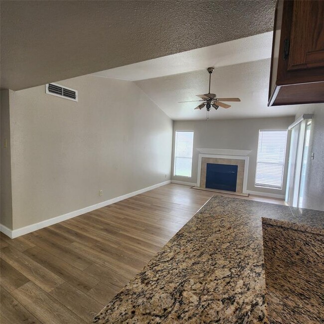 Foto del edificio - 14777 Wunderlich Dr