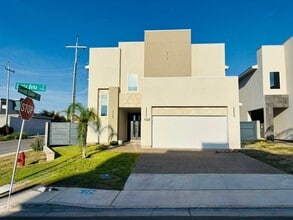 Building Photo - 7529 Cresta Bella St