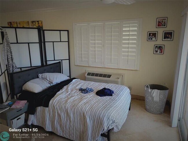 Building Photo - 4320 Sea Grape Dr