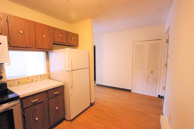 Building Photo - 67 Milliken Ave