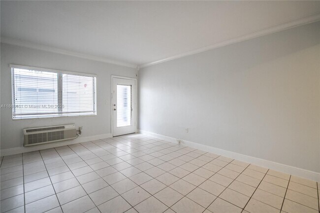 Building Photo - 7640 Carlyle Ave