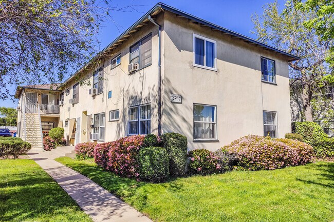 Building Photo - 12243 Vanowen St