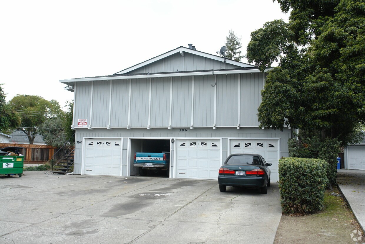 Primary Photo - 3860 Barker Dr