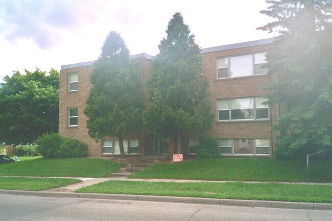 Building Photo - 903 Oakdale Ave