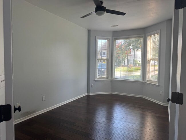 Building Photo - 800 Pinkney Pl