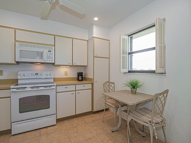 Building Photo - 3939 Ocean Dr