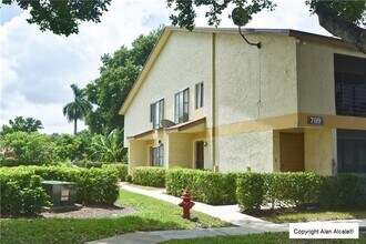Building Photo - 709 Gardens Dr
