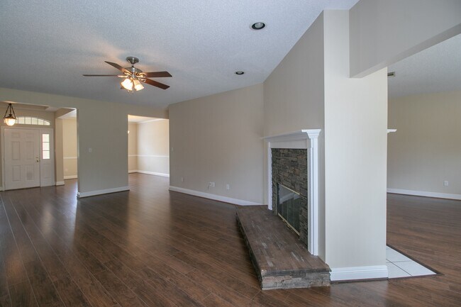 Foto del edificio - 1214 Merritt Ln
