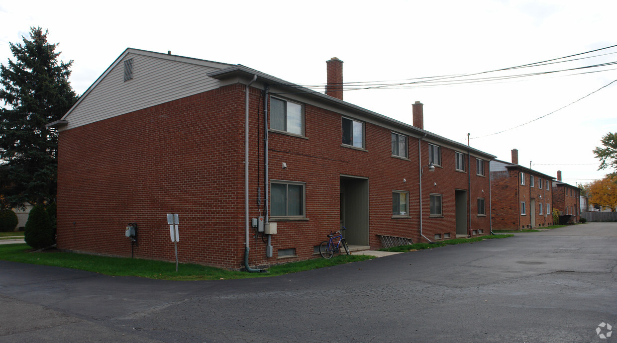 Building Photo - 4905-4909 Briarwood Ave