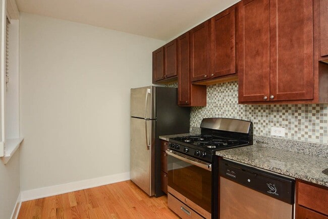 Building Photo - 4337 N Wolcott Ave