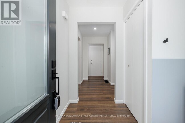 Building Photo - 12 Lambs Ln