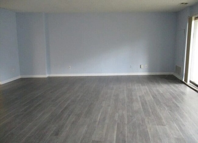 Building Photo - 5300 Columbia Pike