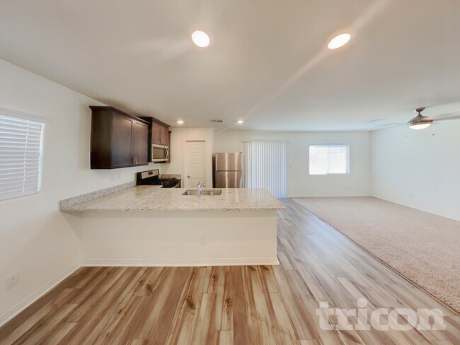 Building Photo - 4944 Amberlyn St