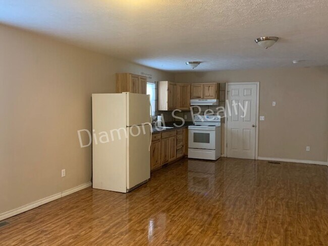 Foto del edificio - 3 Bedrooms / 1 Bath!  Cute and Charming Ho...