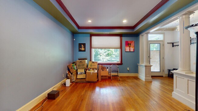Foto del edificio - 215 Rock Creek Church Rd NW