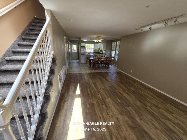 Building Photo - 1200 Glen Canyon Dr