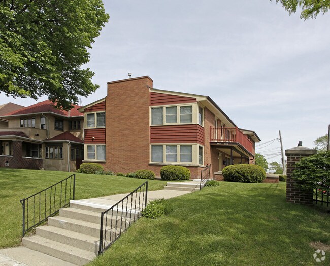 34163418 W Highland Blvd, Milwaukee, WI 53208 Apartments Milwaukee