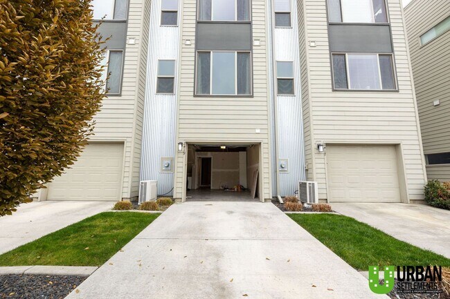 Foto del edificio - Modern Kendall Yards Townhome – 3 Bed, 2.5 Bath | 1,500 Sq. Ft.