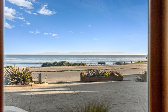 Building Photo - Stunning Home | Coastal Living | Ocean Views