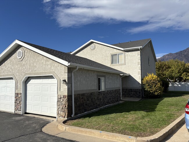 Building Photo - 244 E 2350 N