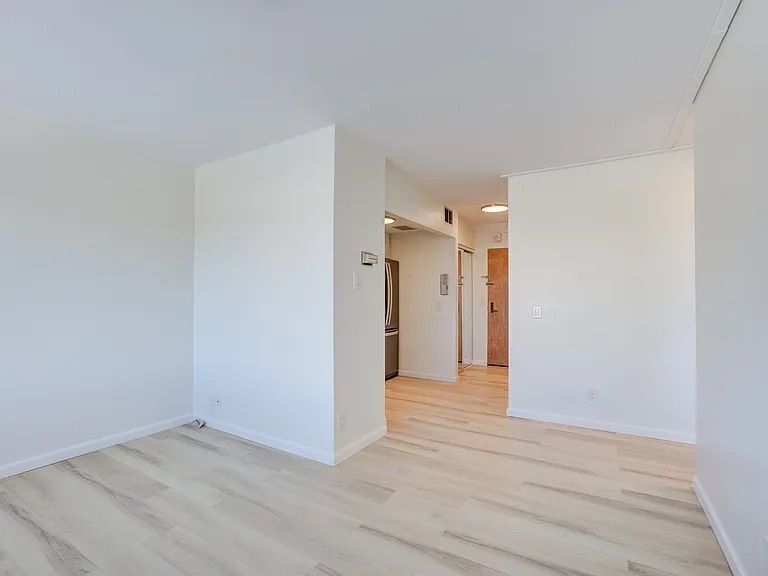 Foto principal - 555 E William St