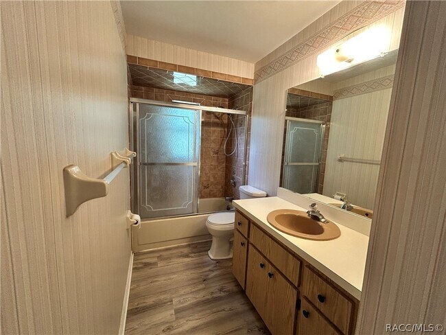 Building Photo - 7236 E Oak Isle Dr