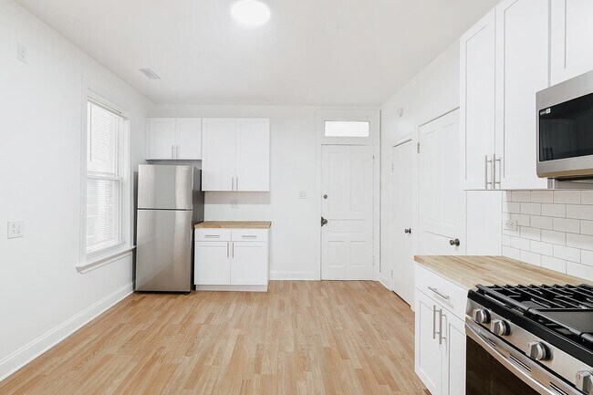 Foto del edificio - 1430 W Superior St