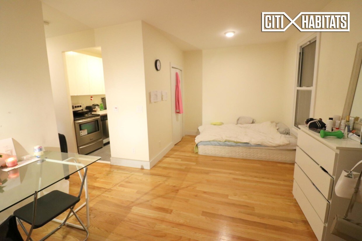 Foto principal - 2302 Jackson Ave