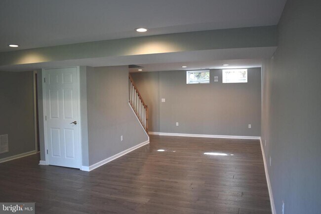 Foto del edificio - 2174 E Greenleaf Dr