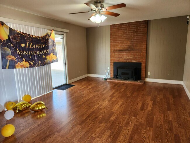 Foto del edificio - 6650 Chandler Dr