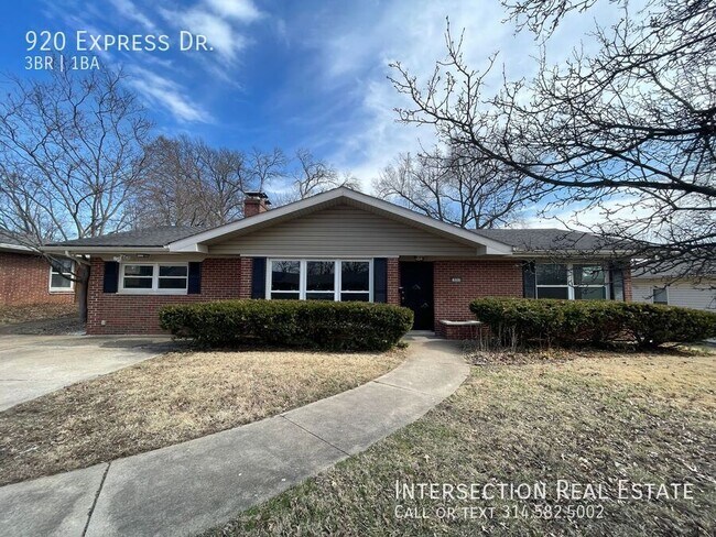 Foto del edificio - 920 Express Dr