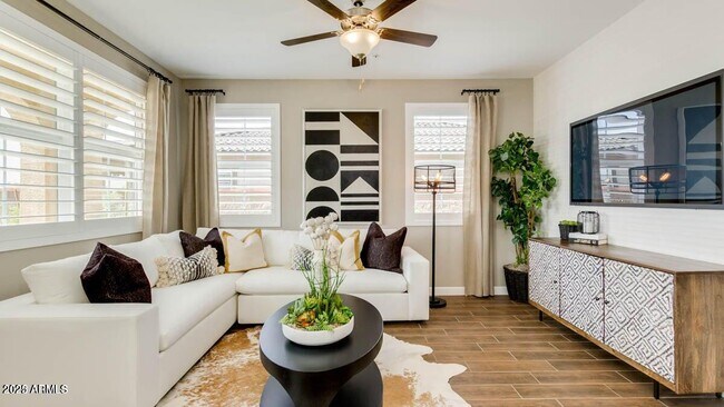 Building Photo - 1255 N Arizona Ave