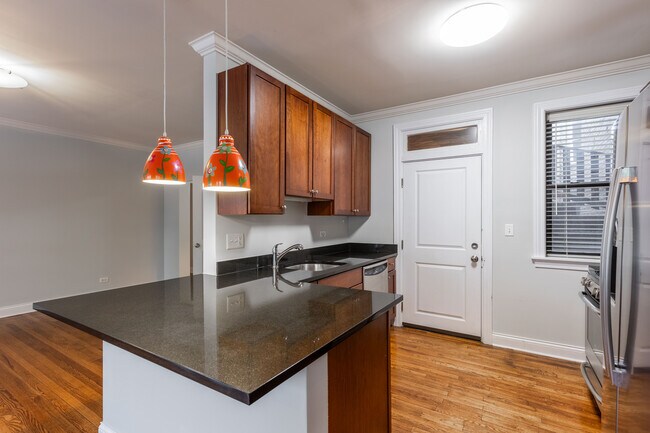 Foto del edificio - 736 W Addison St