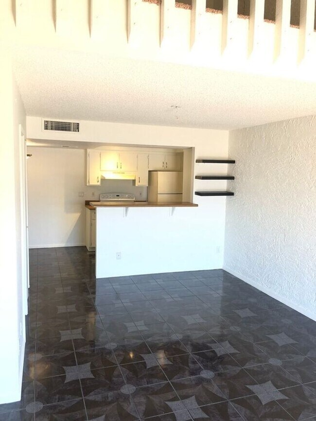 Foto del edificio - Loft Style Townhome