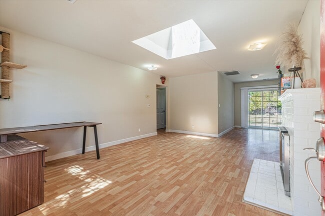 Foto del edificio - 755 Enright Ave