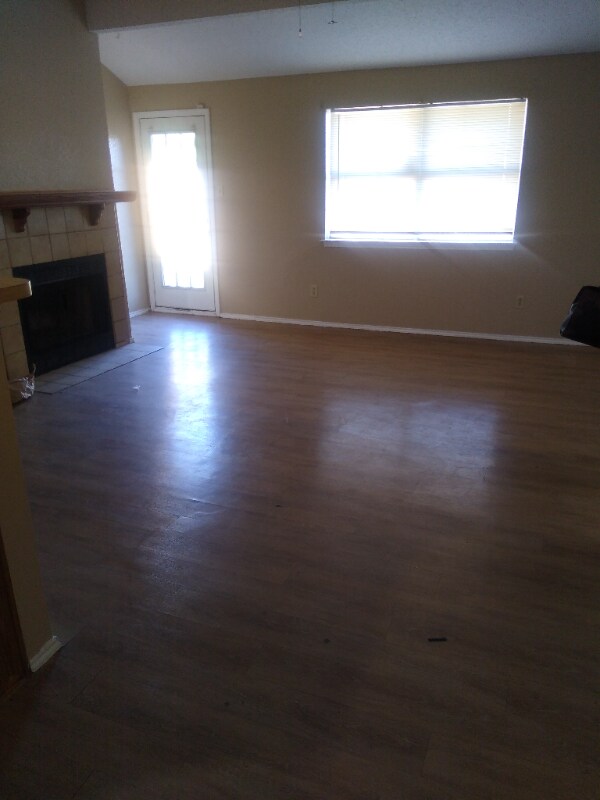 Building Photo - 415 Valley Mills Dr