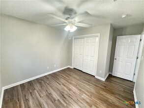 Building Photo - 521 Woodlake Dr