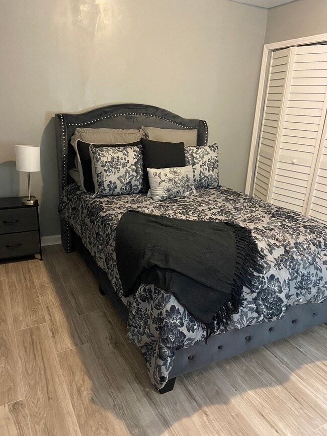 Dormitorio número 2 - 7853 Mohansic Park Ln