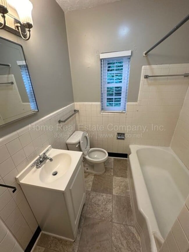 Building Photo - 840 Carolina Ave NW