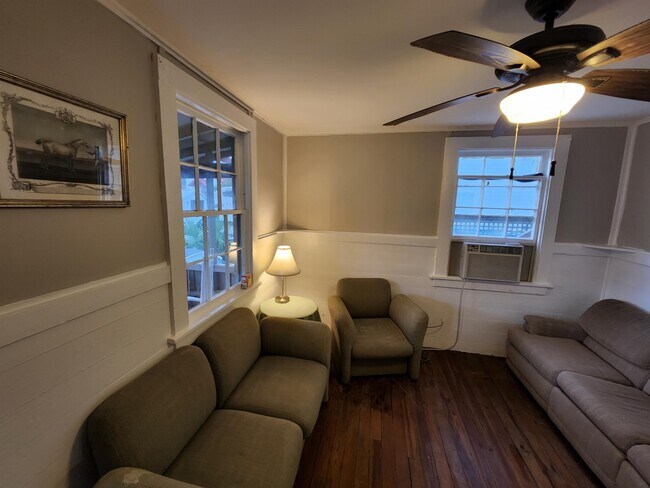 Foto del edificio - 8 Cedarwood Ave