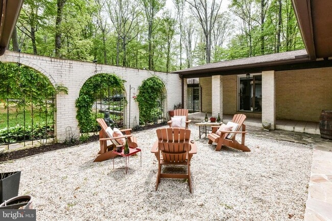 Building Photo - 7833 Willowbrook Rd