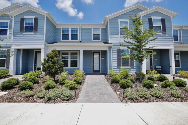 Beautiful 3/2.5 Modern Townhome with a Pri... - Beautiful 3/2.5 Modern Townhome with a Pri...