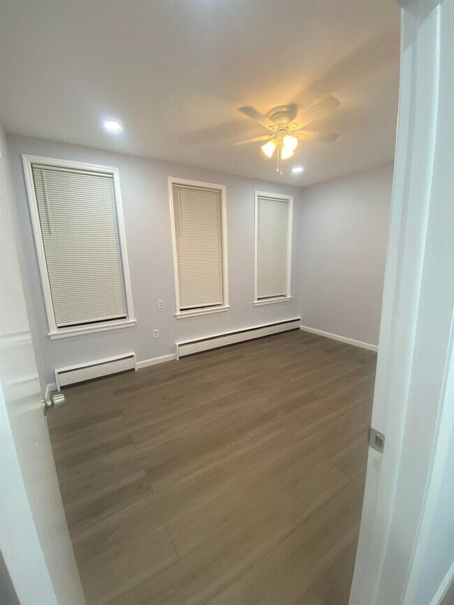 Foto del edificio - 1204 13TH St