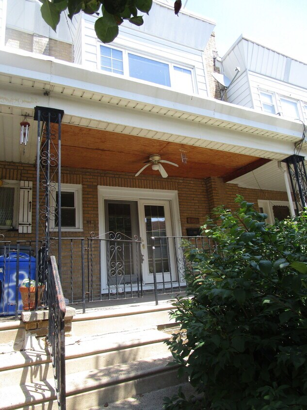 Primary Photo - Remodeled Front Porch Home - Frankford