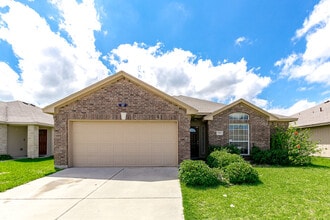 Building Photo - 3809 Los Arroyos Dr