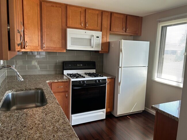 Building Photo - 1440 Tonset Ln