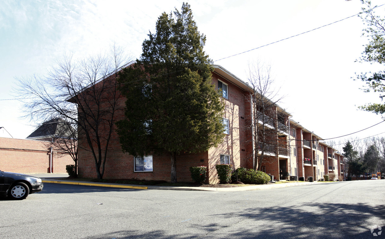 Primary Photo - Belvoir Plaza Apartments
