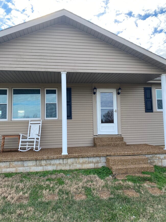 Front Entrance - 905 Town Branch Rd