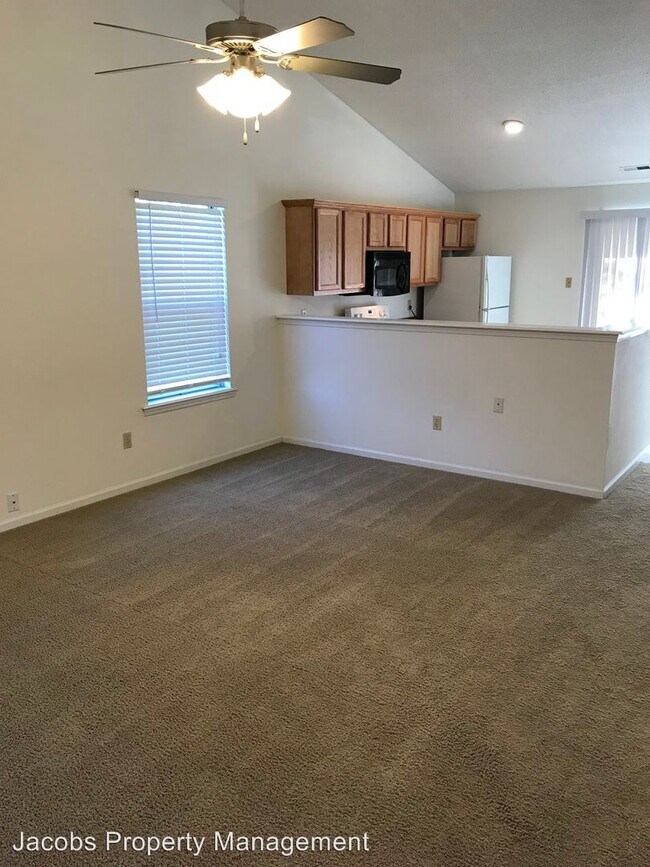 Building Photo - 4918-4920 W Millbrook Dr