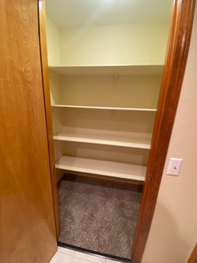 Building Photo - 1231-1231 Bluegrass Rd